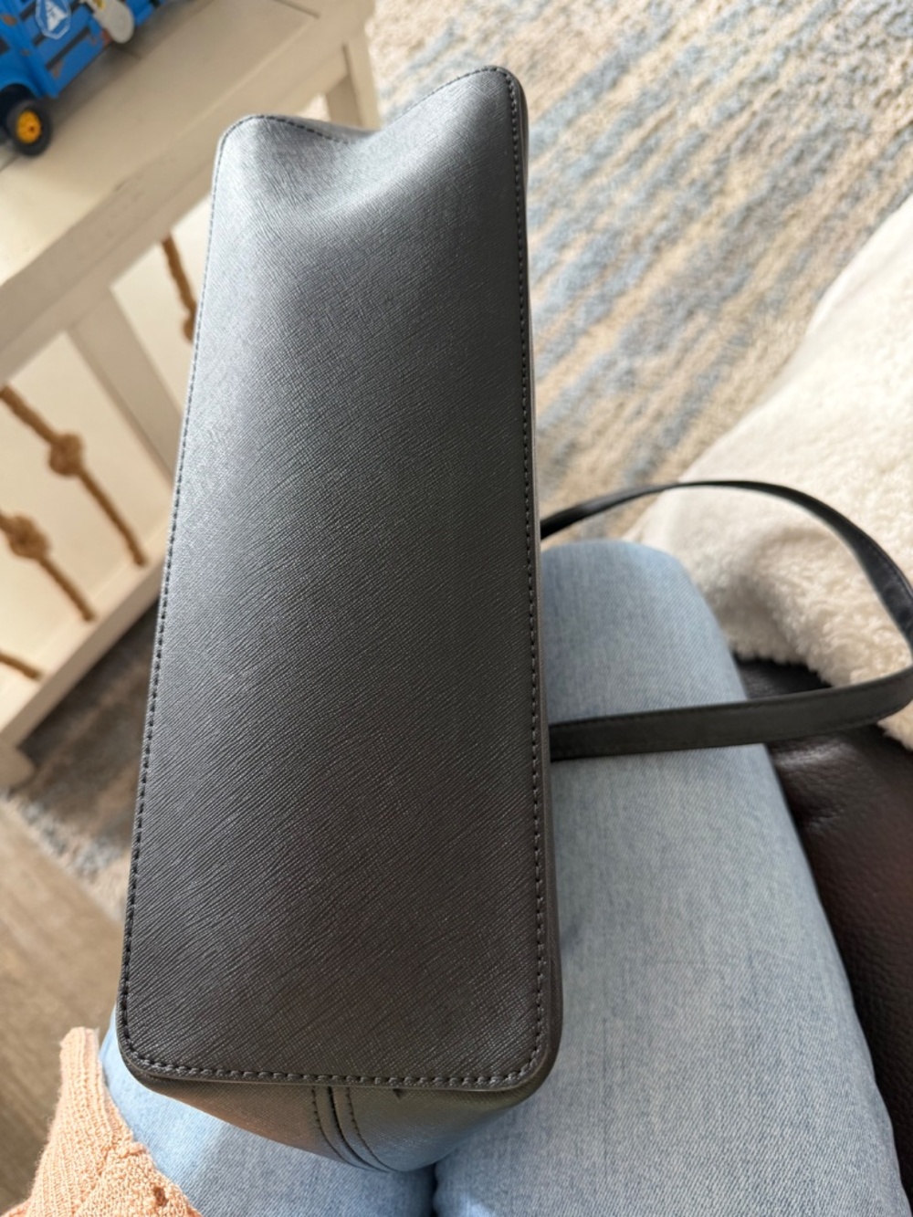 Handbag - Picture 2 of 5